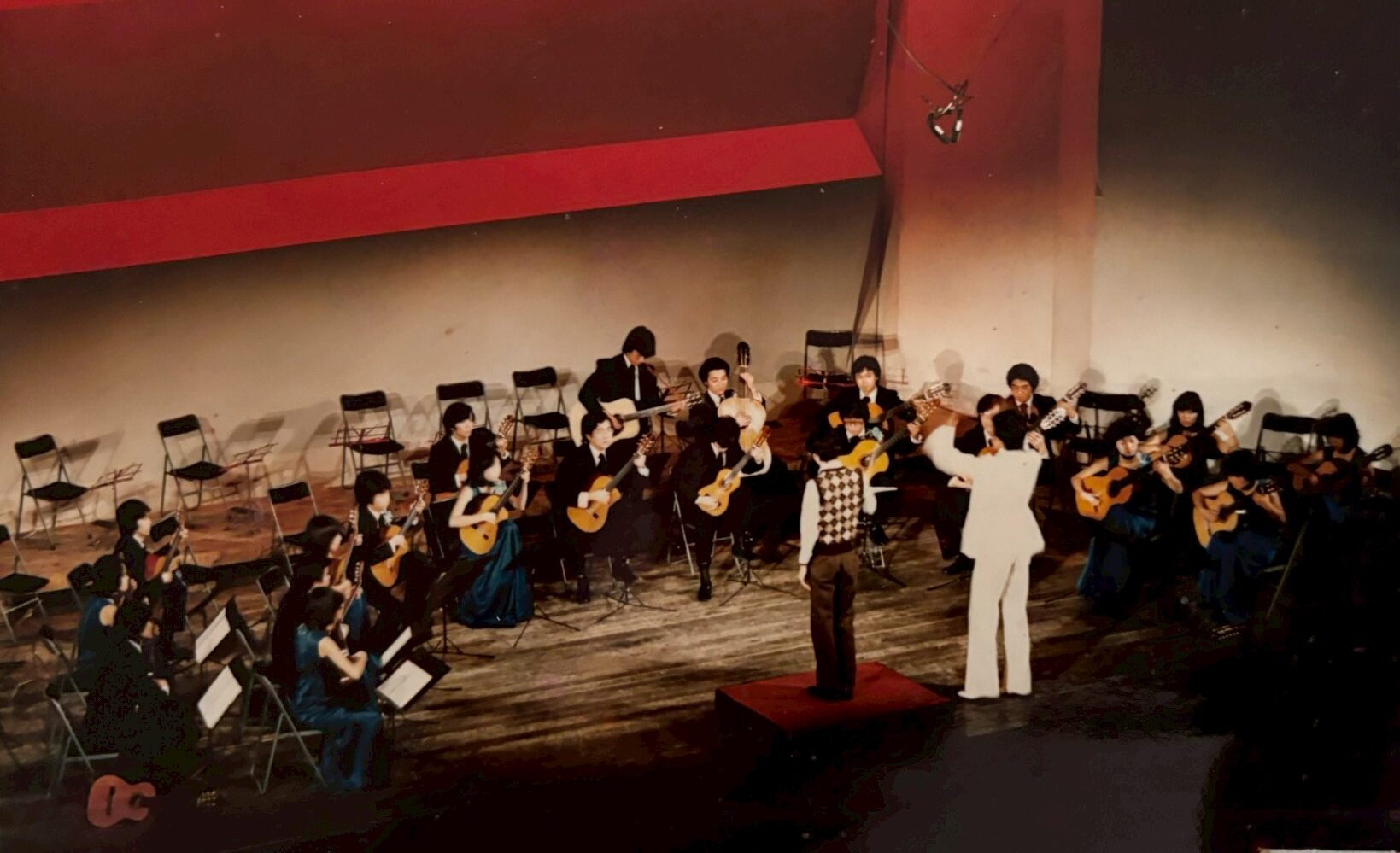 日本大学ギターオーケストラ（NUGO）の演奏風景